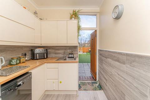 25 Sandford Avenue, London, N22 5EJ