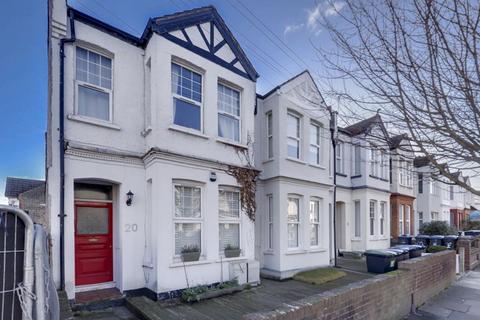 3 bedroom apartment for sale, Avondale Road, London, N13