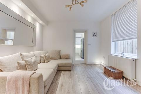 2 bedroom maisonette for sale, Lyndhurst Road, London, N22