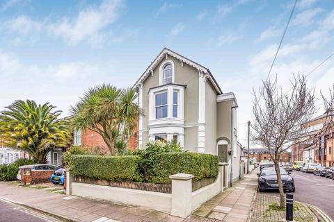 5 bedroom end of terrace house for sale, Duncan Road, Southsea