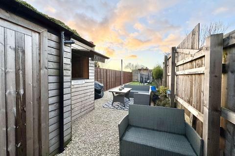155 Central Road, Hugglescote, Coalville, LE67 2FN