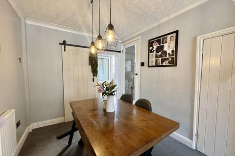 155 Central Road, Hugglescote, Coalville, LE67 2FN