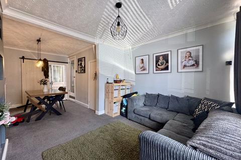 155 Central Road, Hugglescote, Coalville, LE67 2FN
