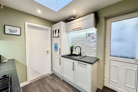 155 Central Road, Hugglescote, Coalville, LE67 2FN
