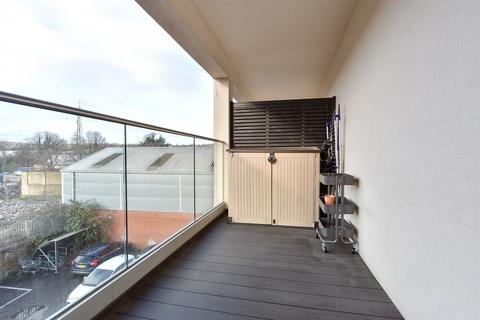 1 bedroom apartment for sale, High Street, Strood, Rochester, Kent