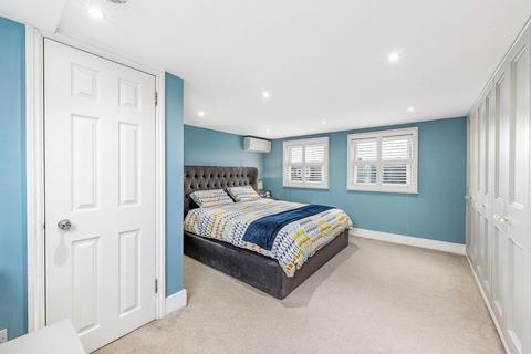 32 Salisbury Road, London, W13 9TX