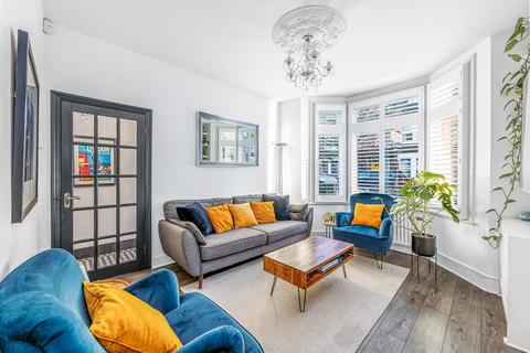 32 Salisbury Road, London, W13 9TX
