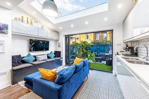 32 Salisbury Road, London, W13 9TX