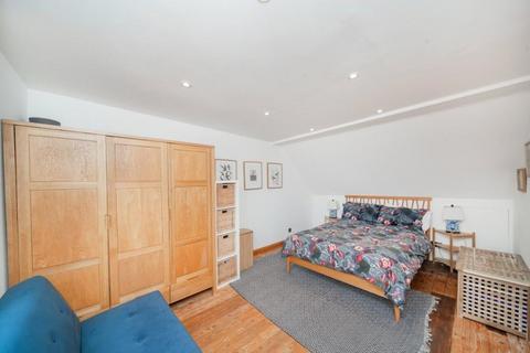 3 bedroom maisonette for sale, London N7