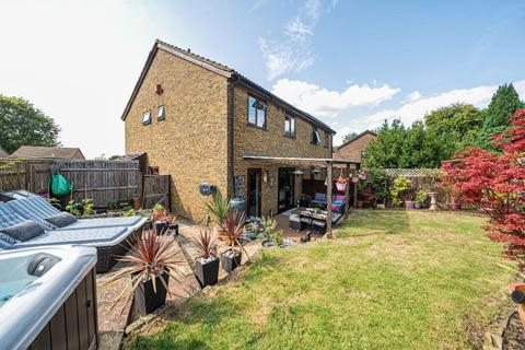 4 bedroom semi-detached house for sale, Tindale Close, Sanderstead, CR2 0RT