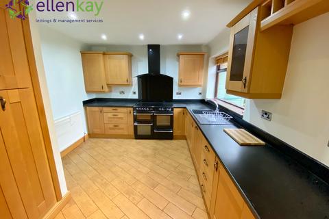 2 bedroom townhouse to rent, Welbeck Close, Milnrow OL16