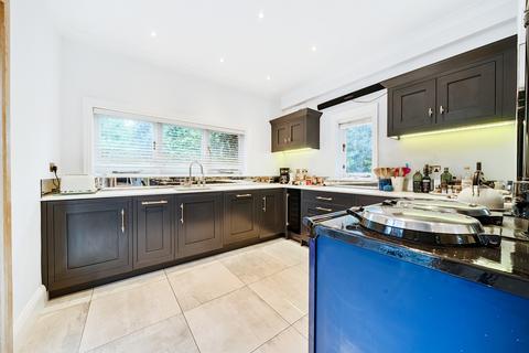 5 bedroom semi-detached house for sale, Kings Avenue, Bromley