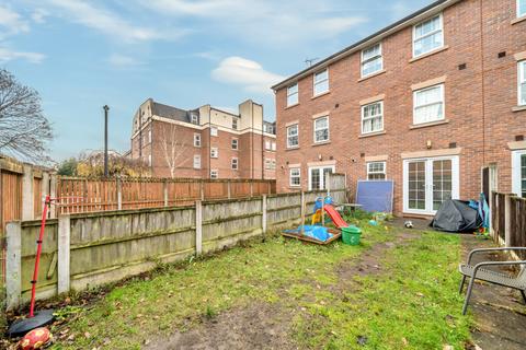 15 Bandy Fields Place, Salford, M7 2ZT