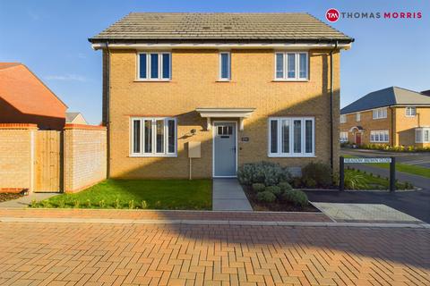 3 bedroom semi-detached house for sale, Meadow Brown Close, St. Neots PE19