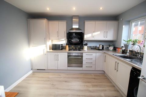 4 Hutton Court, Armthorpe, Doncaster, DN3 2BJ