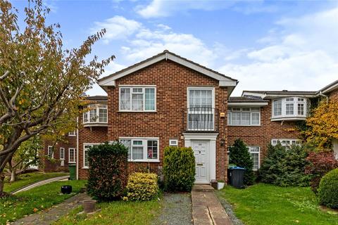 3 bedroom terraced house for sale, Gilders Road, Surrey KT9