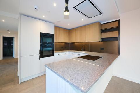 3 bedroom flat to rent, Boxwood Gardens, London E1W