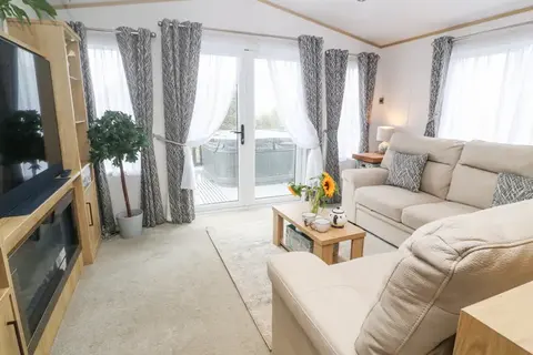 2 bedroom lodge for sale, NEWQUAY TR8