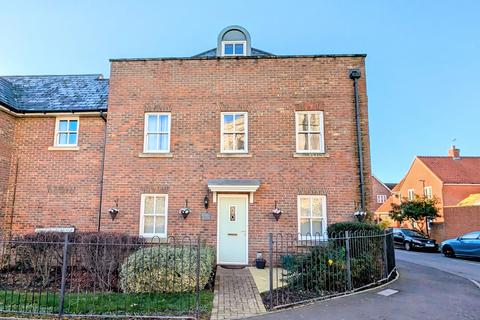 2 bedroom flat for sale, Bovingdon Road, Braintree CM7