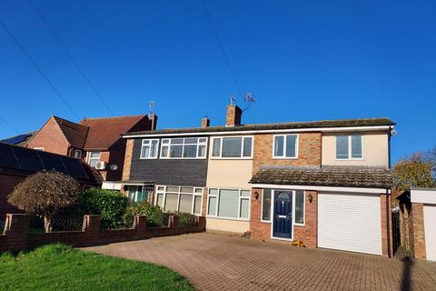 4 bedroom semi-detached house to rent, Easthorpe