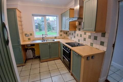 4 bedroom semi-detached house to rent, Easthorpe