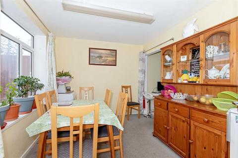 3 bedroom semi-detached house to rent, The Avenue, Goring-by-Sea