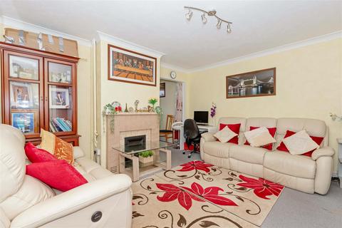 3 bedroom semi-detached house to rent, The Avenue, Goring-by-Sea