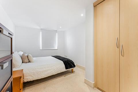 2 bedroom flat to rent, Orion Point, Crews Street,  Docklands, London, E14