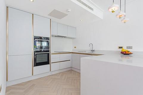 1 bedroom flat to rent, Discovery Dock Apartments East, South Quay Square, Nr Canary Wharf, London, E14