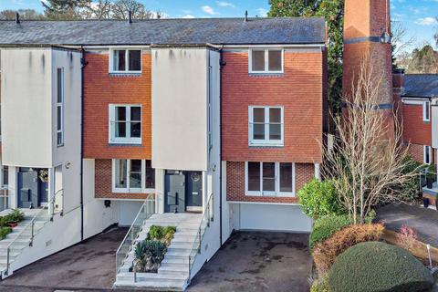 5 bedroom end of terrace house for sale, Swan Place, Westerham, Kent