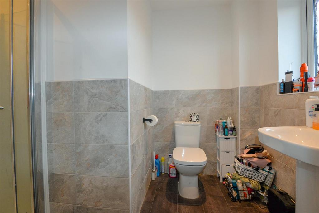 Ensuite 1.jpg