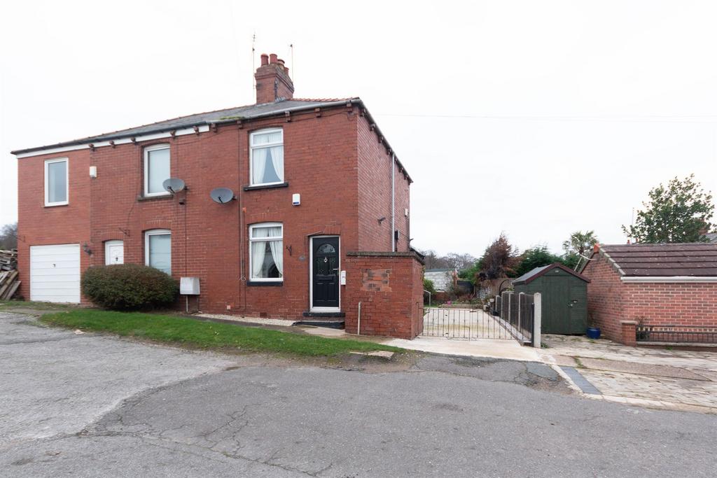 Hemingfield Road, Hemingfield 2 bed end of terrace house - £100,000