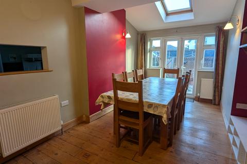 4 bedroom end of terrace house for sale, St Denys