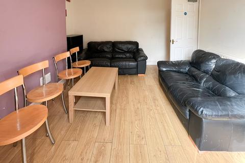 4 bedroom end of terrace house to rent, Glaisdale Road, Bristol BS16