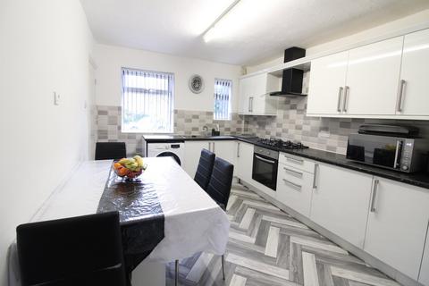 3 bedroom townhouse for sale, Broomhill Walk, Keighley, BD21