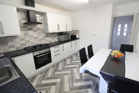 3 bedroom townhouse for sale, Broomhill Walk, Keighley, BD21