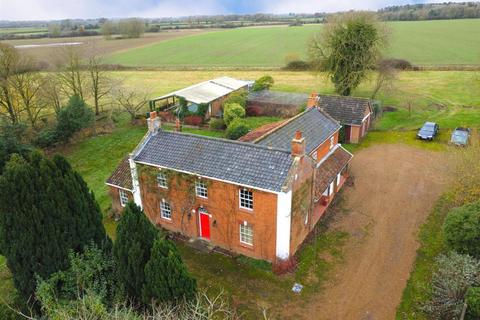 5 bedroom detached house for sale, Dereham Road, Ovington