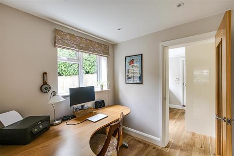 3 Rag Hill Close, Tatsfield, Westerham, TN16 2LR