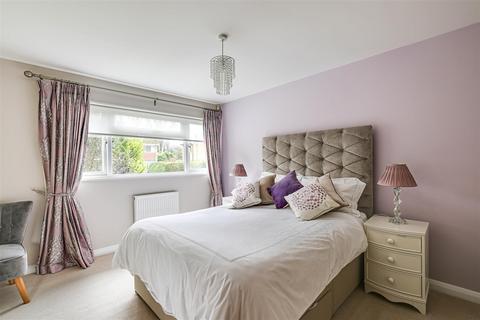 3 Rag Hill Close, Tatsfield, Westerham, TN16 2LR