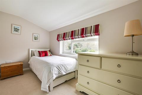 3 Rag Hill Close, Tatsfield, Westerham, TN16 2LR