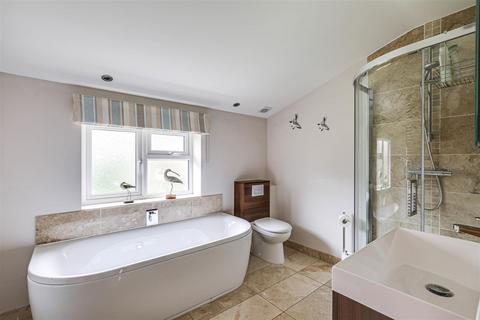 3 Rag Hill Close, Tatsfield, Westerham, TN16 2LR