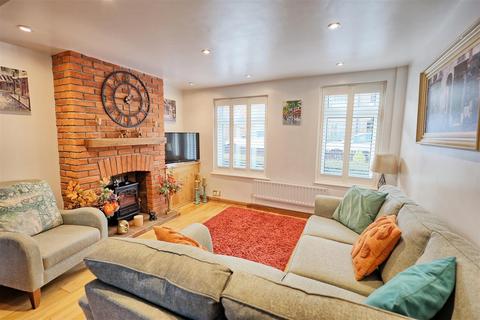 2 bedroom semi-detached house for sale, South Street, Stanstead Abbotts SG12