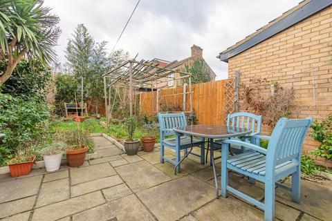 3 bedroom terraced house for sale, Hatherley Gardens, London E6