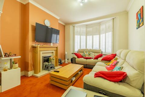 3 bedroom terraced house for sale, Hatherley Gardens, London E6