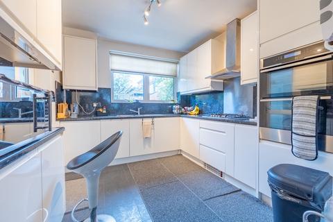 3 bedroom terraced house for sale, Hatherley Gardens, London E6