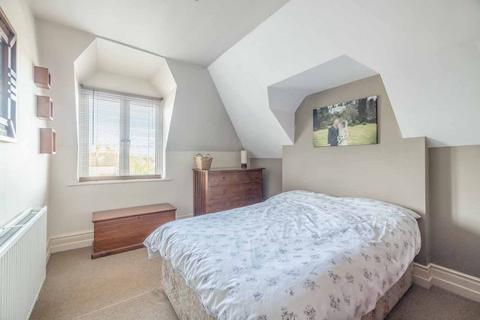 2 bedroom flat for sale, The Avenue, Datchet SL3