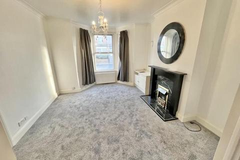 4 bedroom terraced house to rent, Southend-on-Sea SS2