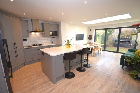 4 bedroom terraced house for sale, Meadow Drive, Amersham