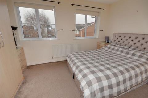 2 bedroom terraced house to rent, Parison Court, Castleford, WF10 4TG