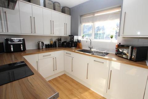 20 Moorside Gardens, Bradford, BD2 3RE